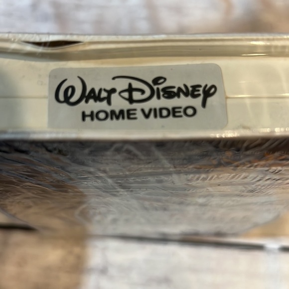 NIB Disney’s Sleeping Beauty Fully Restored Limited Edition VHS - Picture 2 of 4
